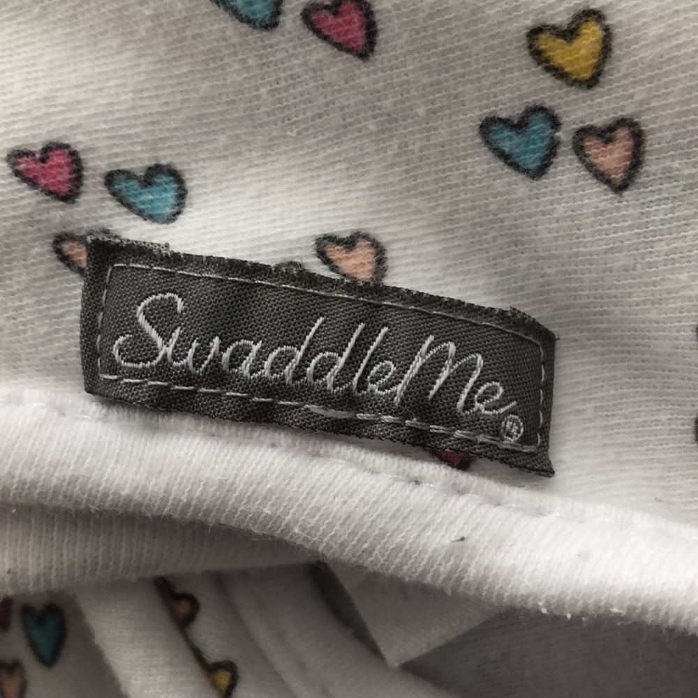Slight discoloration around neck opening, baby swaddles. - Picture 5 of 6